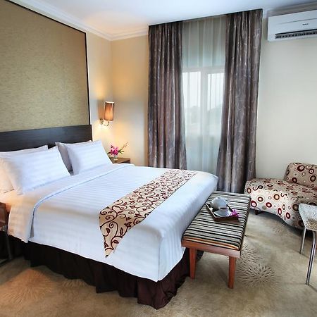 Swiss-Belinn Pangkalan Bun Exterior photo